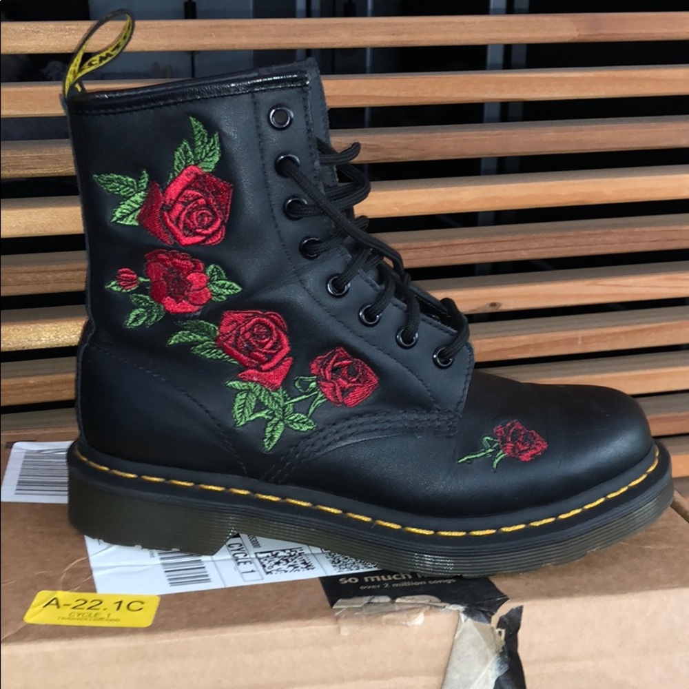Dr. Martens 1460 Rose Vonda (size US7/EU 38)